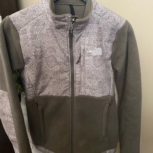 North Face Women’s Denali Jacket Size XS